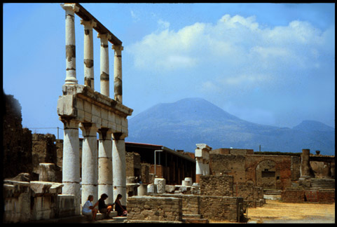 IT.pompeii.forum.72.jpg