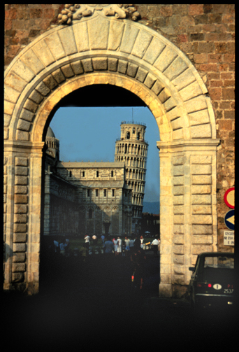 Italy.pisa.gate.72.jpg